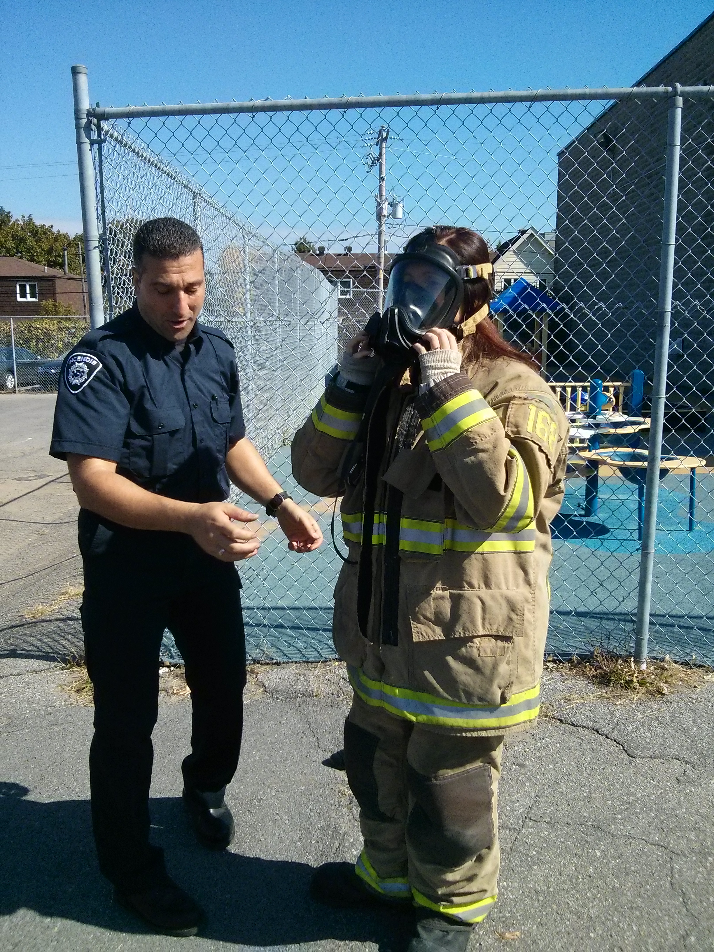 A firefighter visits Demosthenes school!