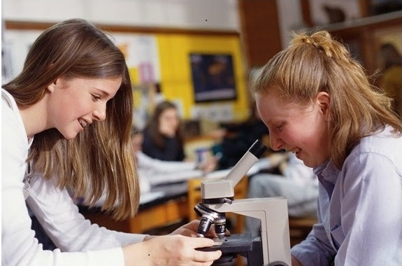 LE COMITÉ DE COLLECTE DE FONDS OFFRE DE PAYER LES FRAIS DE SCOLARITÉ POUR L’ÉCOLE SECONDAIRE DE SOCRATES-DÉMOSTHÈNE